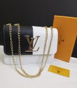 Cross Body Bag With Full Chain - Image 2