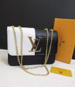 Cross Body Bag With Full Chain - Image 6