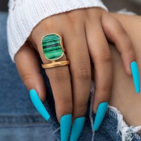 Cushion Green painted Ring ?