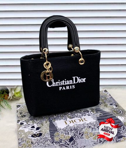 CHRISTIAN DIOR