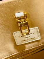 Louis Vuitton on the go - Image 9