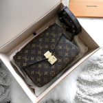 LOUIS VUITTON CROSS BODY BAG - Image 10