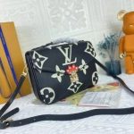 LOUIS VUITTON CROSS BODY BAG - Image 6